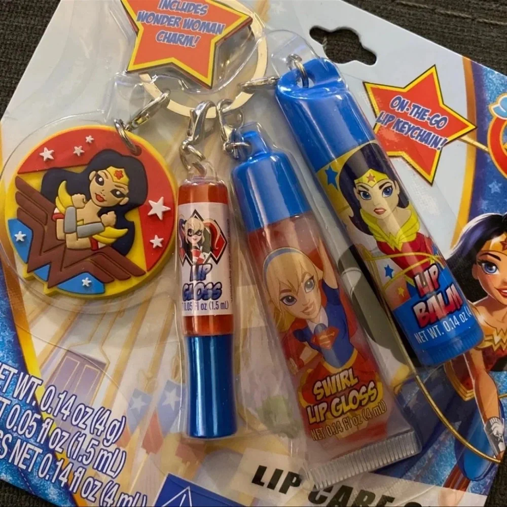 🥰🥰DC Super Hero Girls Lip Balm / Lip Gloss Keychain Set🥰🥰